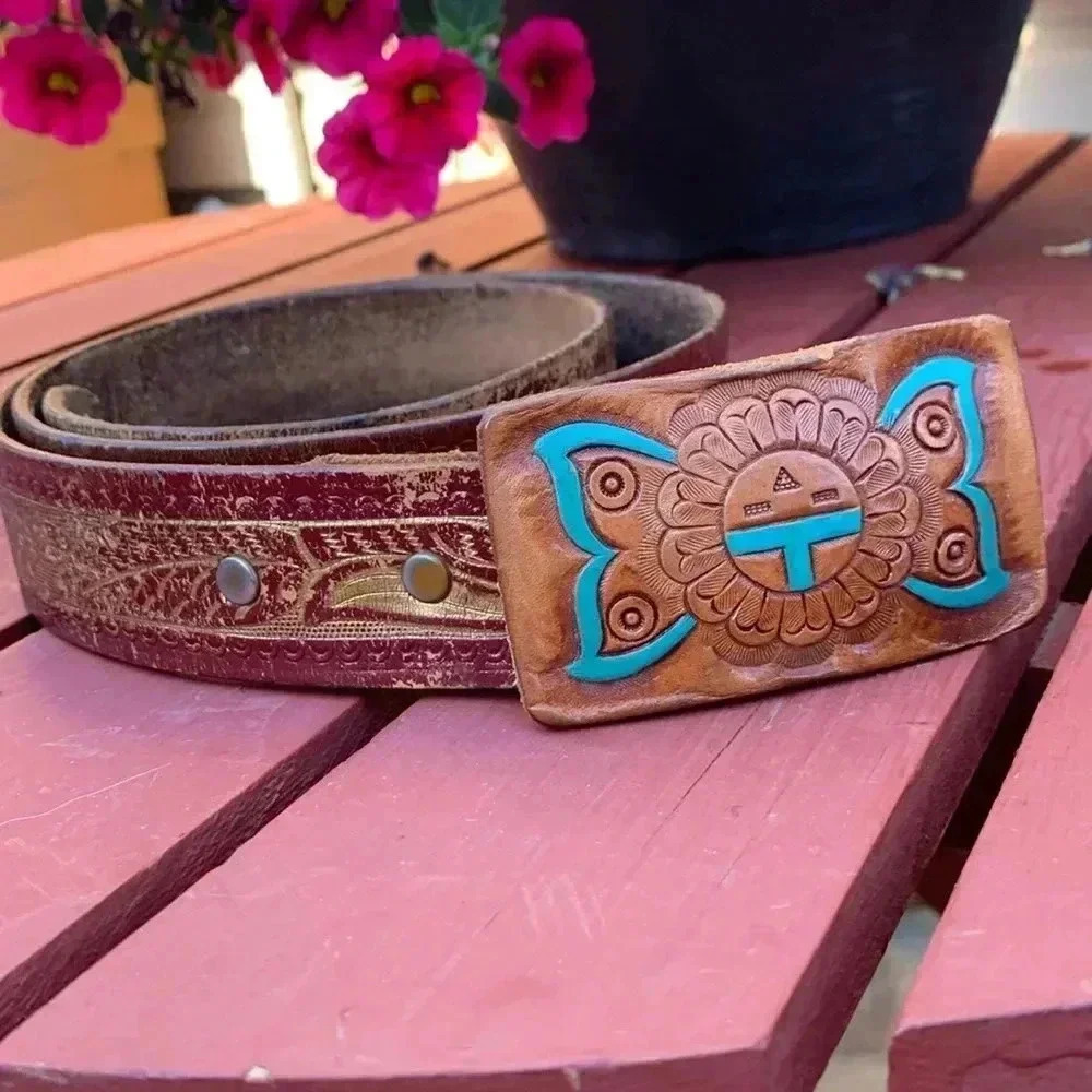 Vintage Unique 100% Leather Etched Belt w Wooden Buckle. 39”